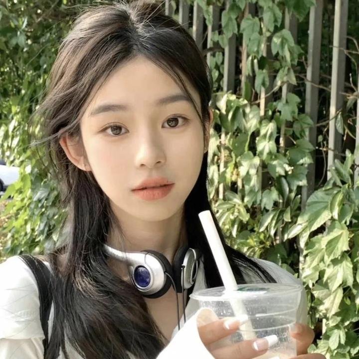 闺蜜的危险游戏 高清封面